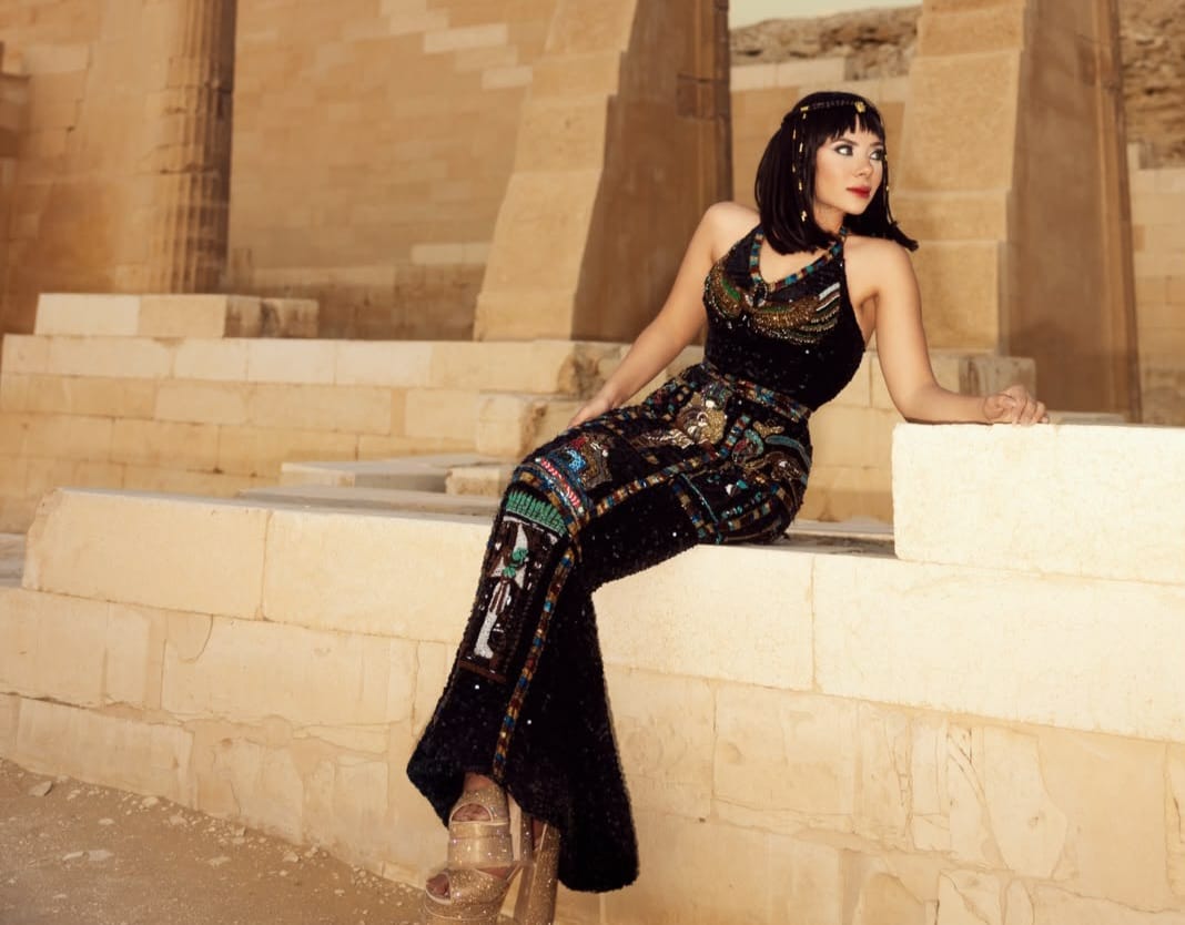 إيرينا يسري ملكة جمال مصر تروّج للسياحة المصرية من سقارة