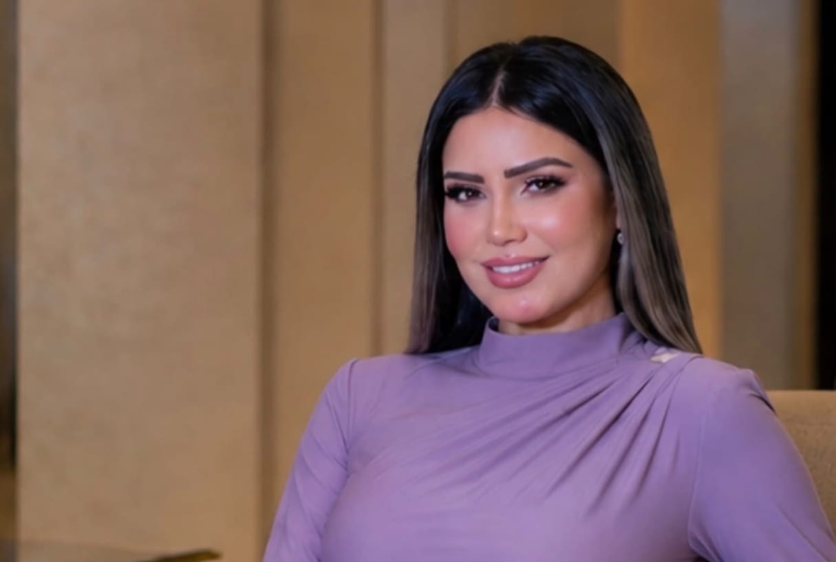 إطلالة أنيقة.. إيناس عز الدين تحصد إعجاب جمهورها من بيت الأزياء السعودي
