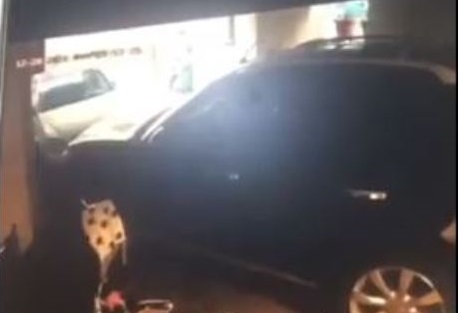 بالفيديو: في لبنان، حاول توقيف لصّ.. إلا ان ما حصل كان غير متوقع!