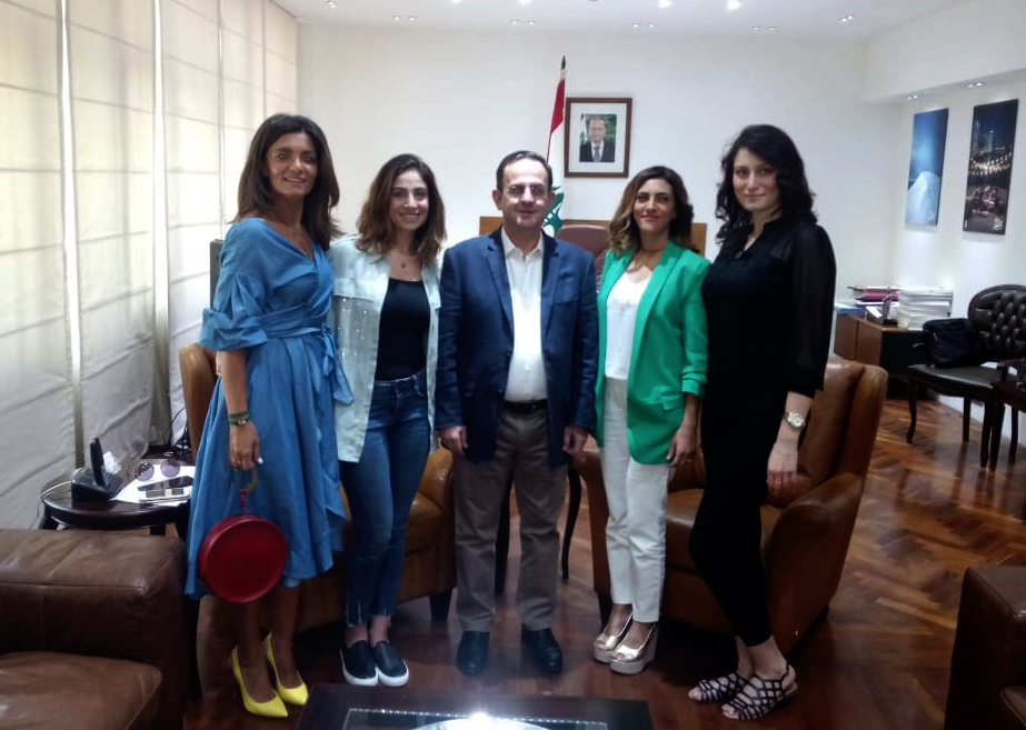 وزير السياحة اطلع من لجنة مهرجانات صيدا الدولية على برنامج مهرجانات الصيف السياحية وتلقى منهم دعوة لحضورها