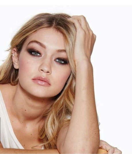 عارضة الأزياء الفلسطينية جيجي حديد